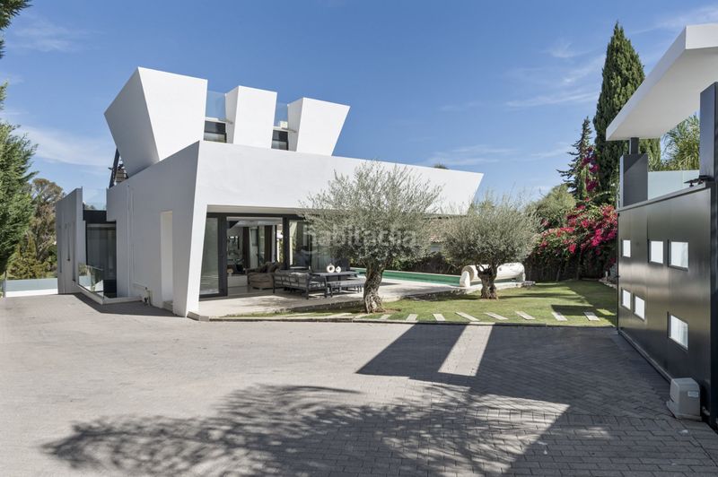 Foto ea0c1a8b-bb60-48ce-9f98-1071a484f9d7. Casa amb aparcament piscina a Los Naranjos Marbella
