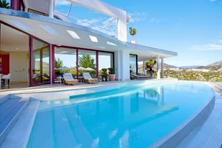 Casa in Nueva Andalucía centro. Villa de 7 dormitorios en nueva andalucía  a 5 minutos de puerto