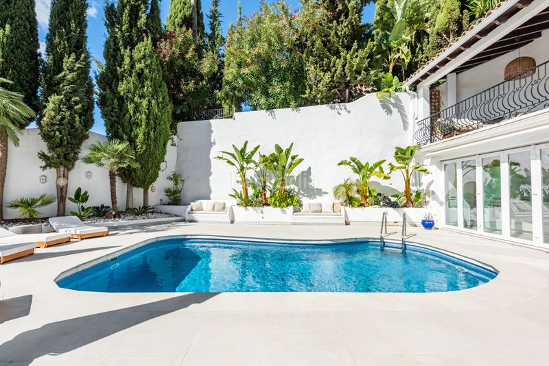 Foto 0bc501c9-d070-4780-b2c1-5b7a67c48949. Casa aparellada amb aparcament piscina a Istán
