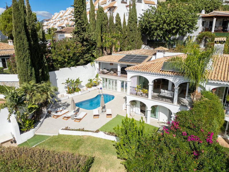 Foto 9564c3a1-c5ec-4434-9899-e4cdf1e5e8e7. Casa aparellada amb aparcament piscina a Istán