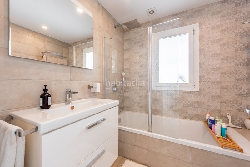 Foto e0dcca0d-d2ac-45b3-8d1a-2caca514814c. Casa aparellada amb aparcament piscina a Istán