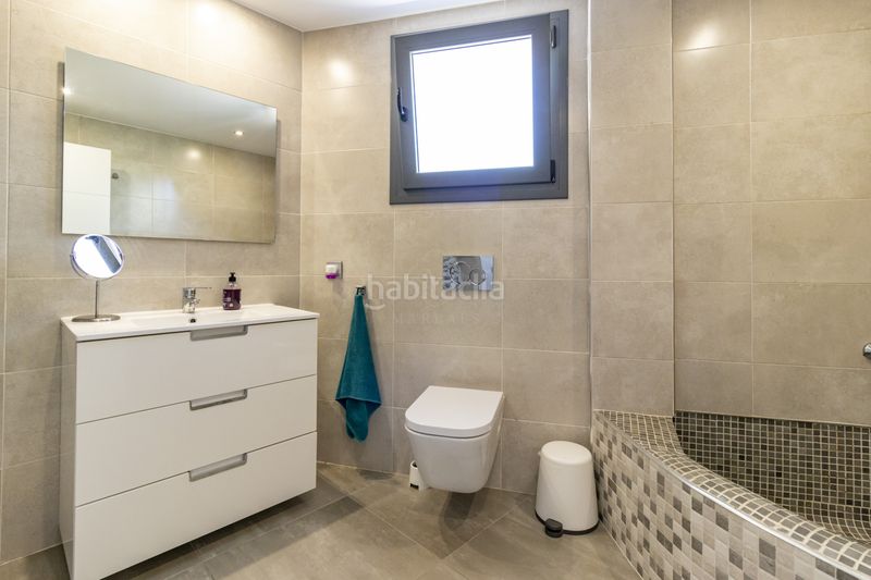 Foto 21ede1fa-a070-4134-bb63-022194ed3f54. Casa aparellada amb aparcament piscina a San Pedro de Alcántara Pueblo Marbella