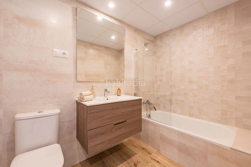 Foto e0a05cc6-ef5a-4b2f-a991-5ae18a12cda9. Apartament amb aparcament piscina a Nueva Andalucía centro Marbella
