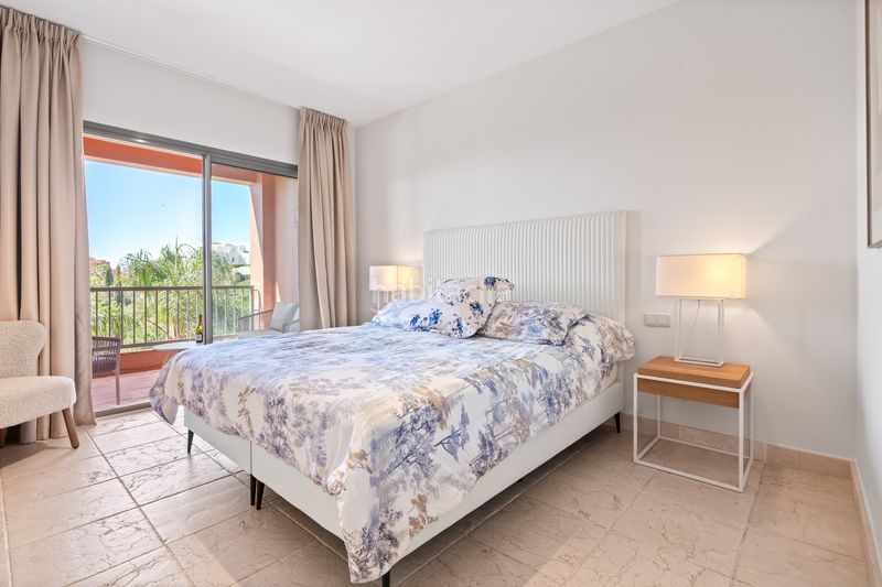 Foto 1d576264-ba06-49ce-8f80-f238d5c95962. Apartament amb aparcament piscina a Los Flamingos Benahavís