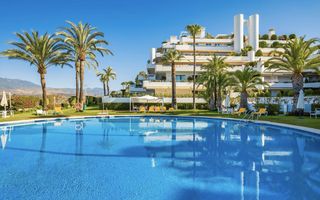 Lloguer Apartament a Lomas de Marbella Club. Exclusivo apartamento de 3 dormitorios con vistas panorámicas co
