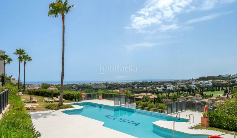 Foto 5119edb2-beb8-402d-b4db-e8a4adc5fe59. Apartament amb aparcament piscina a Los Flamingos Benahavís
