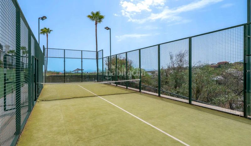 Foto f249f1a8-bb49-47d1-933a-2d99a585a5c0. Apartament amb aparcament piscina a Los Flamingos Benahavís