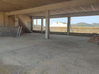 Haus in Porreres. Oportunidad de inversión en porreres edificio con múltiples posi