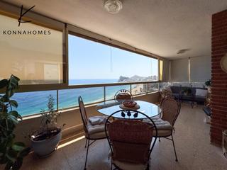 Appartement à Playa Poniente. Despierta cada día con el mar a tus pies en este piso elevado en