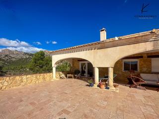 Chalet à Finestrat Pueblo. Tu hogar en plena naturaleza  entre el mar y la montaña