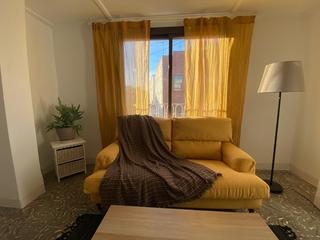 Location Appartement à Zona Avenida del Mar. Piso de tres dormitorios para estudiantes sin ascensor en alquil