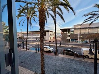 Pis a El Grao. Piso con ascensor, terraza y tres dormitorios en paseo buenavist