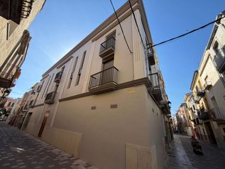 Maison à Casco Antiguo-Darremur. Casa en almassora con cinco dormitorios y garaje