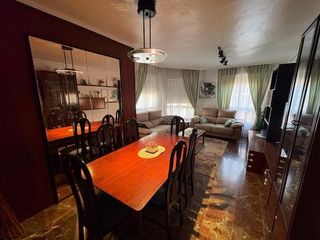 Miete Etagenwohnung in Plaza Illes Columbretes. Piso en alquiler de cuatro dormitorios en el centro de castellón