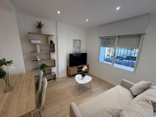 Casa en Centro. Casa totalmente reformada y amueblada junto a la playa mayor de