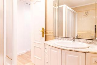 Appartement à Hospital - Plaza del Real. Piso en el centro de castellón de cuatro dormitorios para entrar