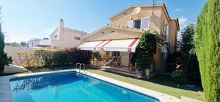 Chalet en Els Terrers. Villa individual con piscina privada en playa els terrers  benic