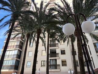 Apartamento en La Curva. Apartamento en benicàssim de tres dormitorios, gran terraza, tra