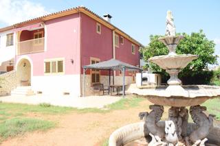 Casa pareada en Heliópolis. Preciosa casa adosada a menos de 200 metros de la playa en benic