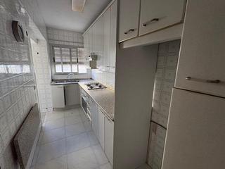 Appartement en Estacin - Universidad. Piso de tres dormitorios con ascensor en zona corte ingls de ca