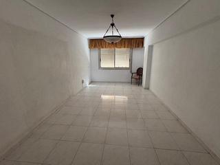 Pis a Estación - Universidad. Piso de tres dormitorios con ascensor en zona corte inglés de ca