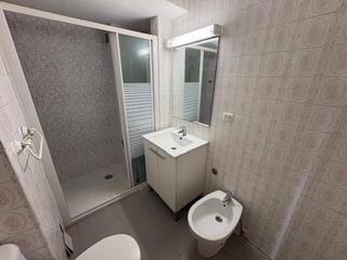 Appartement à Estación - Universidad. Piso de tres dormitorios con ascensor en zona corte inglés de ca