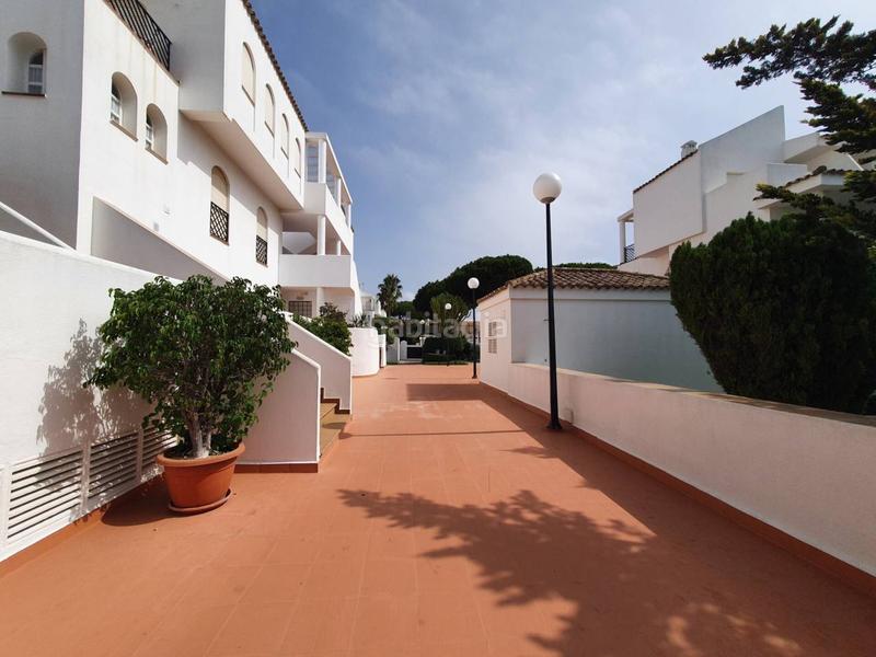 Foto 4d01f524-9098-437e-8d9f-c06b1932448b. Rent flat in La Barrosa Chiclana de la Frontera