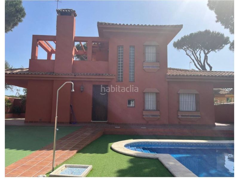 Foto 25328b6b-af4f-403f-bc1f-8f9bf2ea267d. Xalet amb piscina a La Barrosa Chiclana de la Frontera