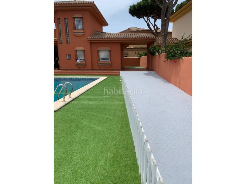 Foto d295216e-012f-46f0-bf65-698b3269979e. Xalet amb piscina a La Barrosa Chiclana de la Frontera