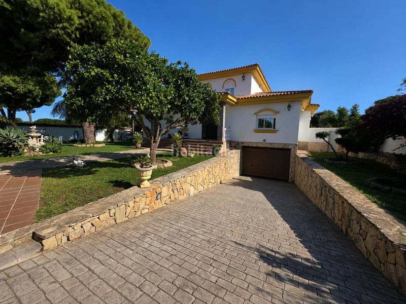 Foto bf0c2c62-aae8-48db-a207-3619ca981704. Xalet amb aparcament piscina a Las Lagunas - Campano Chiclana de la Frontera