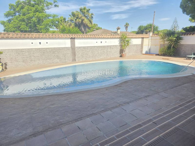 Foto fd188f8e-39cb-4738-828d-861b79bac2d7. Xalet amb aparcament piscina a Las Lagunas - Campano Chiclana de la Frontera