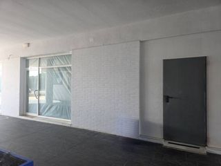 Local Comercial a Novo Sancti Petri. Local dentro del centro comercial novo center