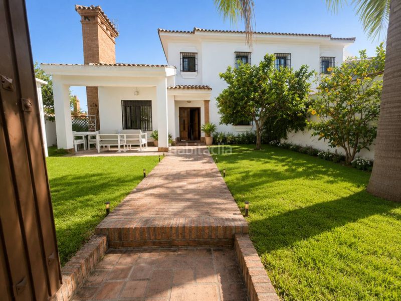 Foto 10fde315-b8ff-4be5-ada9-81f6035f7d7c. Casa aparellada amb aparcament piscina a Núcleo urbano Chiclana de la Frontera