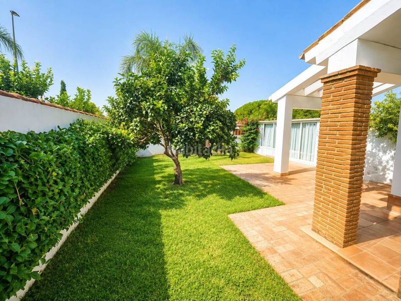 Foto 2a6fa29e-79ac-4634-b3f2-6e8de4ee74a8. Casa aparellada amb aparcament piscina a Núcleo urbano Chiclana de la Frontera