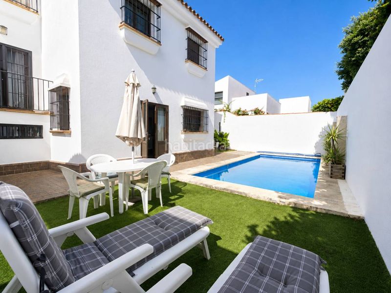 Foto 48f575fe-d733-4ed0-b2bb-e4be0a28b870. Casa aparellada amb aparcament piscina a Núcleo urbano Chiclana de la Frontera