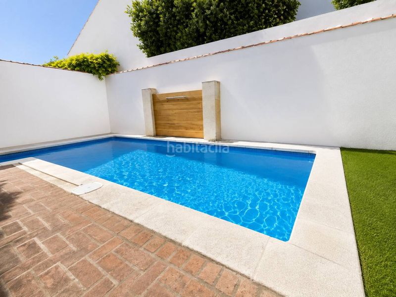 Foto 7aa30573-a1c6-433b-b837-805057d46b63. Casa aparellada amb aparcament piscina a Núcleo urbano Chiclana de la Frontera