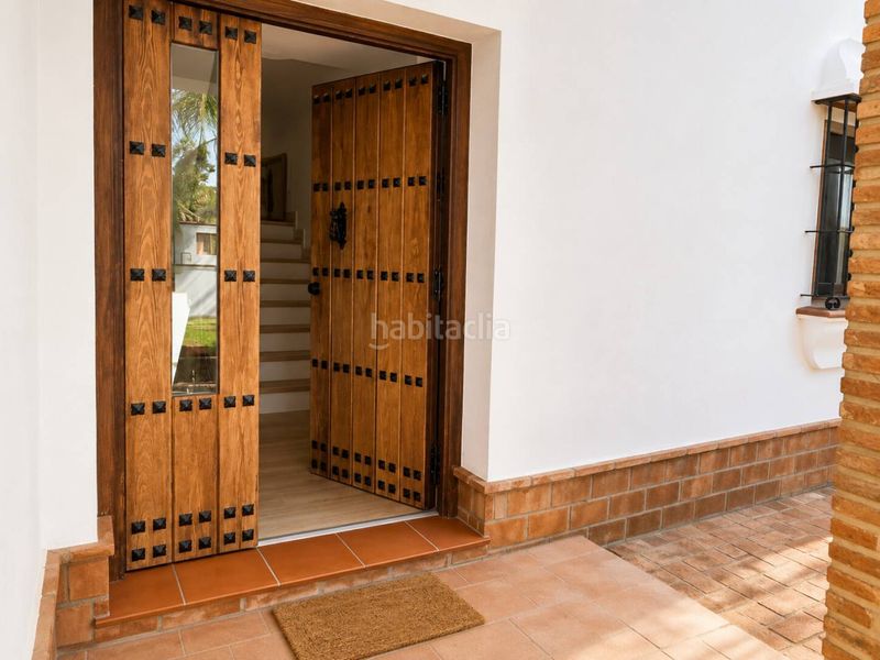 Foto ae639a41-3626-4b2c-ba55-35e5250e4ac3. Casa aparellada amb aparcament piscina a Núcleo urbano Chiclana de la Frontera