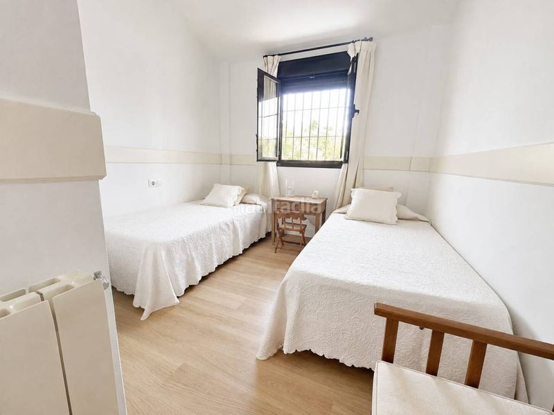 Foto e53b7336-b6c3-44e5-ba44-fcc0a057658e. Casa aparellada amb aparcament piscina a Núcleo urbano Chiclana de la Frontera