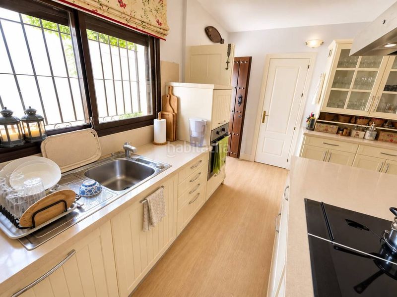 Foto eaee5d49-5f35-4744-8022-70acee4ea9a6. Casa aparellada amb aparcament piscina a Núcleo urbano Chiclana de la Frontera