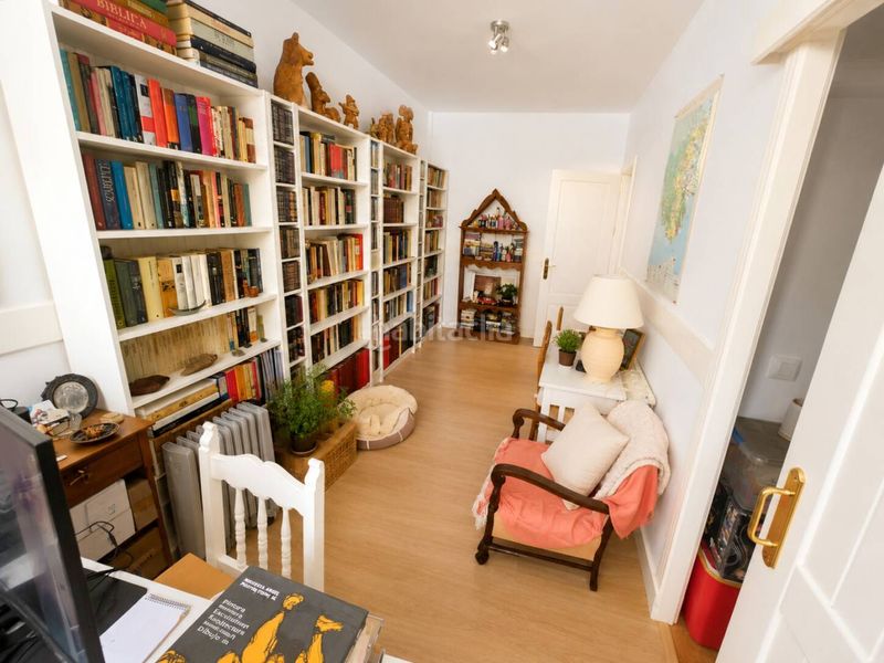 Foto fee1a990-e1f4-4728-b270-b21356150df7. Casa aparellada amb aparcament piscina a Núcleo urbano Chiclana de la Frontera