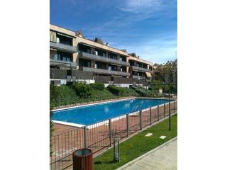 Pis  Carrer dourense. Piso en finca joven con piscina comunitaria