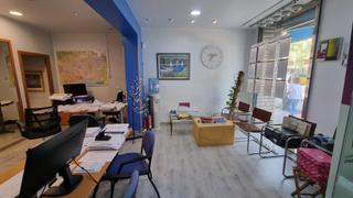Local Comercial  Avinguda meridiana. Local en excelente punto comercial