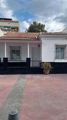 Xalet en Calle quitapenas 73. Chalet adosado en primera linea de playa