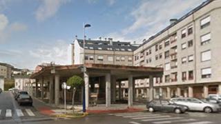 Edifici  Rúa nosa señora do carme. Edificio en construcción con obra parada en burela, nosa señora