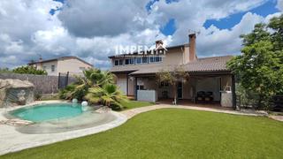 Rent Chalet in Piera. Casa en alquiler