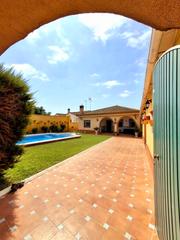 Xalet a Conil. Parcela segregada chalet, piscina, garaje y aún paso de conil