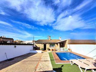 Casa a Conil. Parcela segregada,chalet y piscina, en conil de la frontera