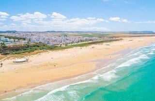 Casa a Conil. Vivienda en ubicación privilegiada, cerca de la playa de los bat