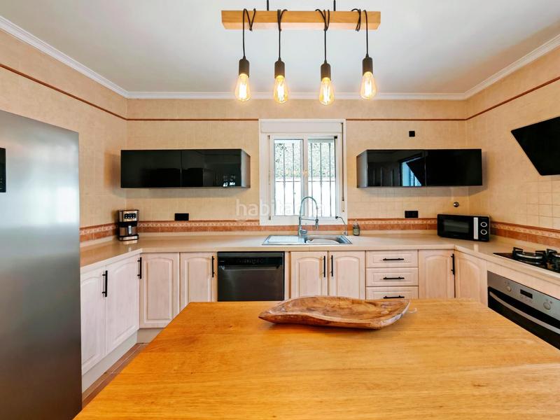 Foto 19346137-ac71-4df6-93c2-bb5b33fcfd08. Chalet avec parking dans Las Lagunas - Campano Chiclana de la Frontera