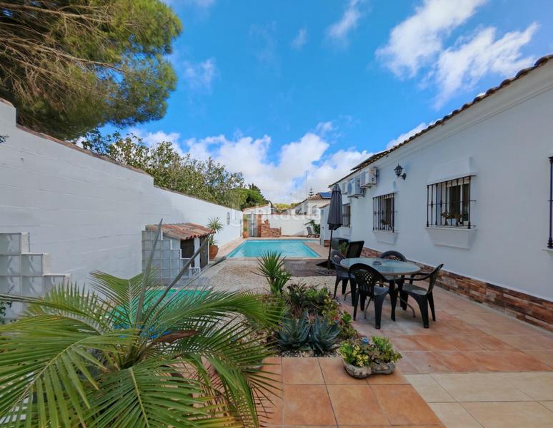 Foto 7ae95c5d-c08e-4bed-949d-0c50ee767683. Chalet avec parking dans Las Lagunas - Campano Chiclana de la Frontera
